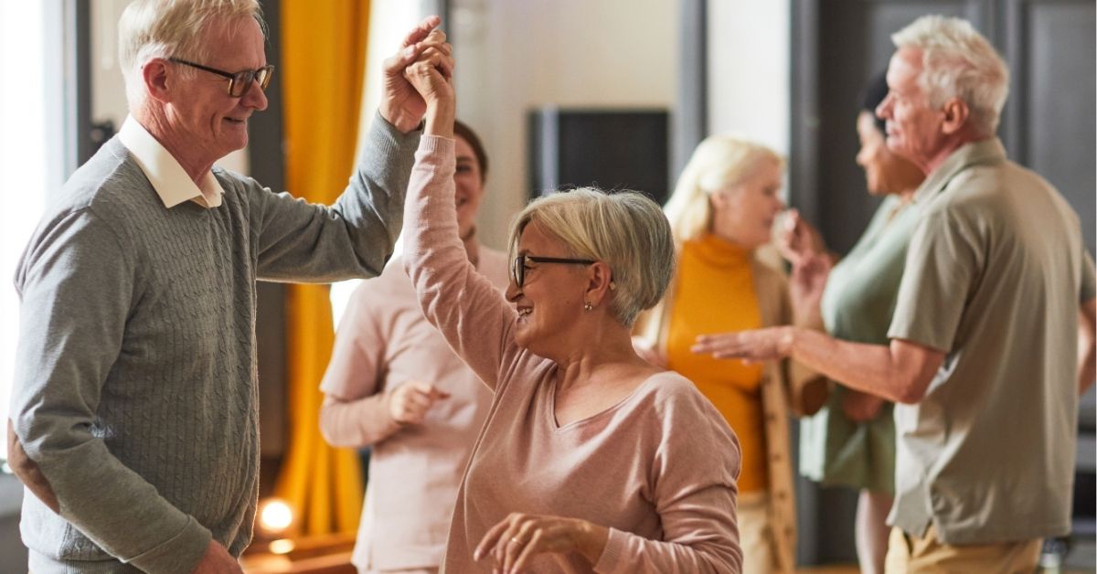 older parents in retirement community